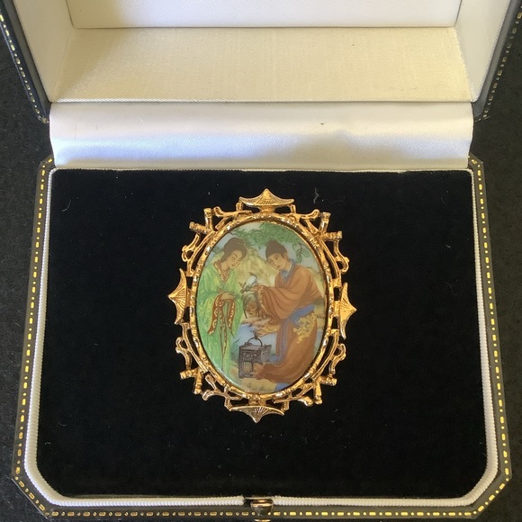 Vintage ART signed Asian temple style hand painted brooch. - Picture 1 of 5
